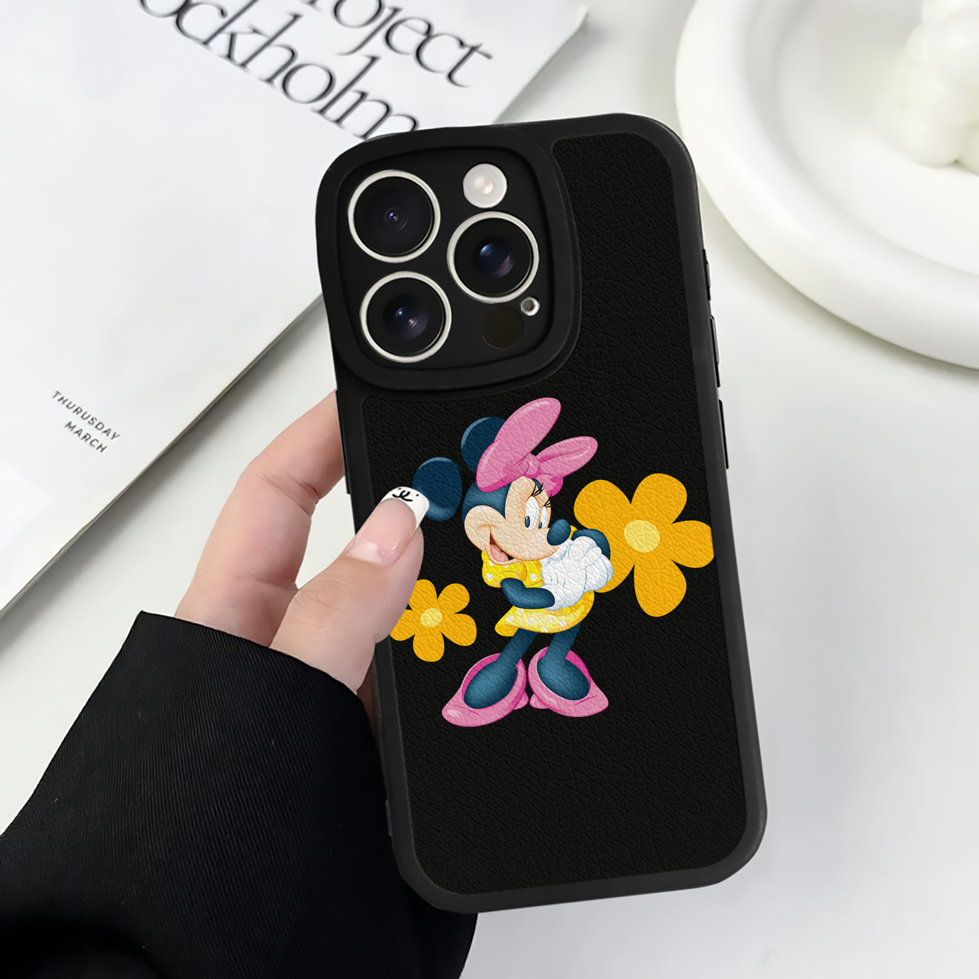 （画像用） ミッキーマウス Mickey Mouse 【iPhone 16シリーズ対応】シリコンスマホケース（レザー調） 材質：シリコン